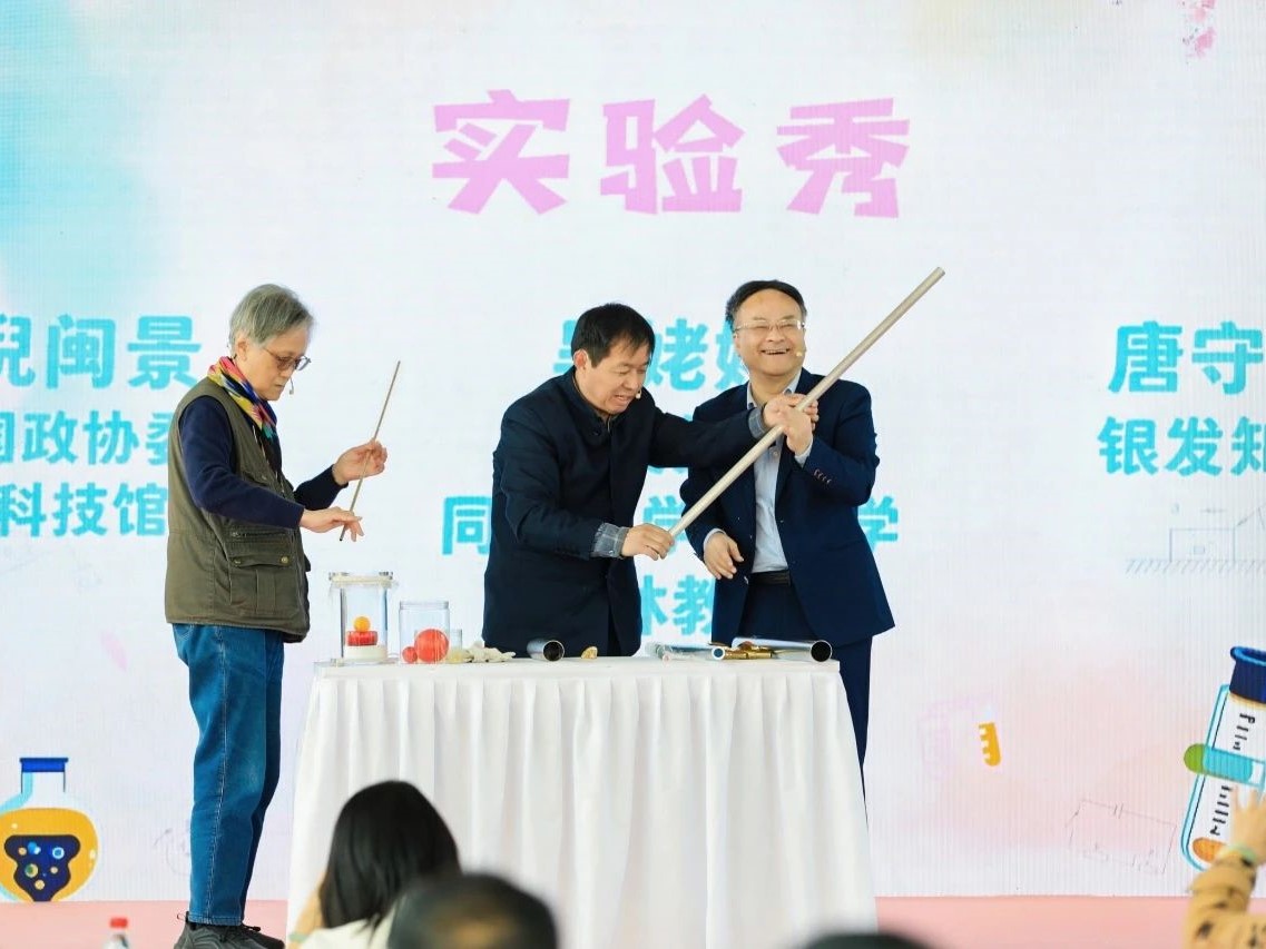当科学实验邂逅春日花田：“樱花树下做实验”活动成功举办