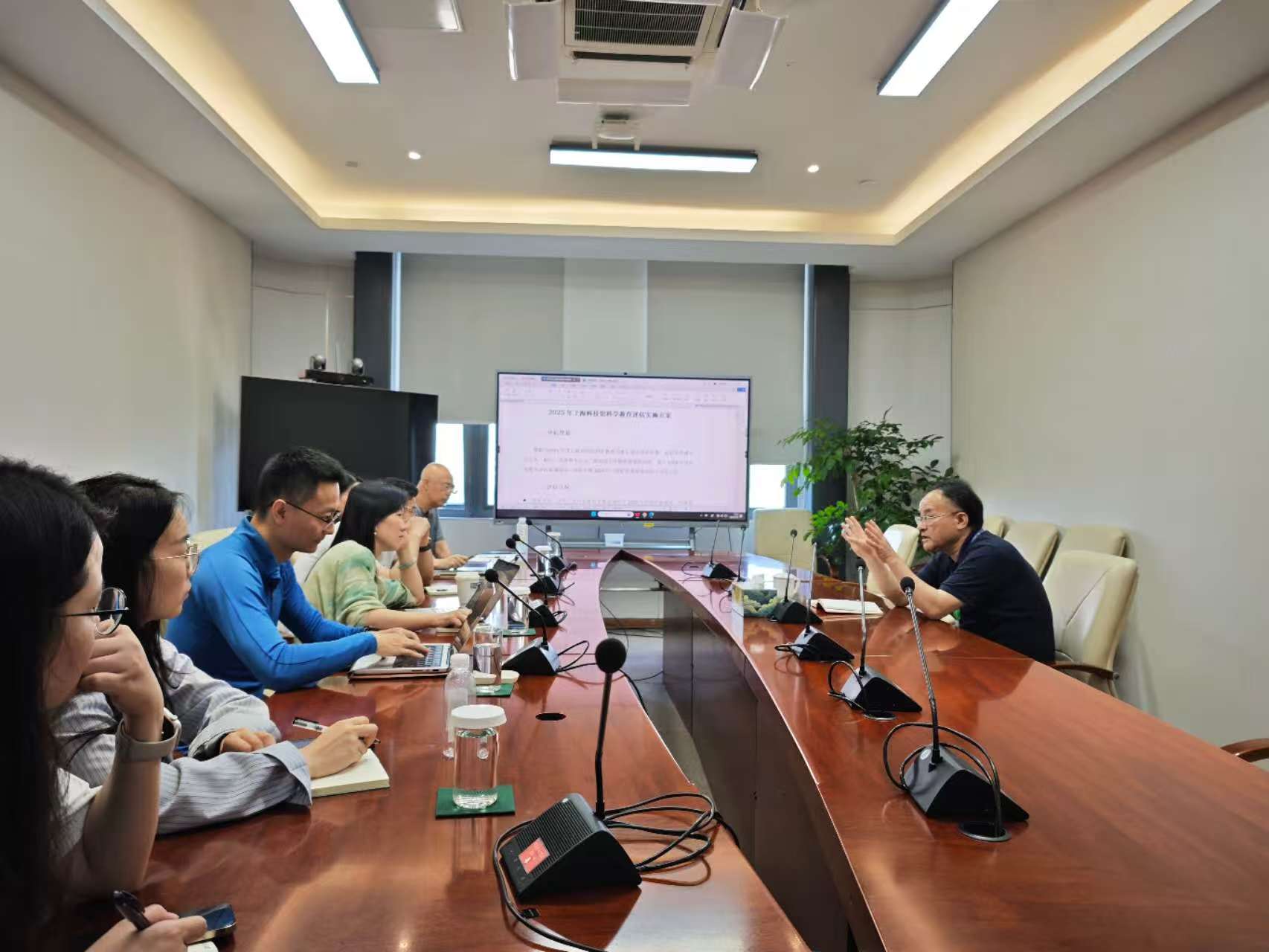 上海科技馆2025年度科学教育评估工作专题会议召开
