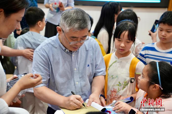 中国新闻网：探索“深蓝之谜” 上海科普大讲坛聚焦深海科技发展