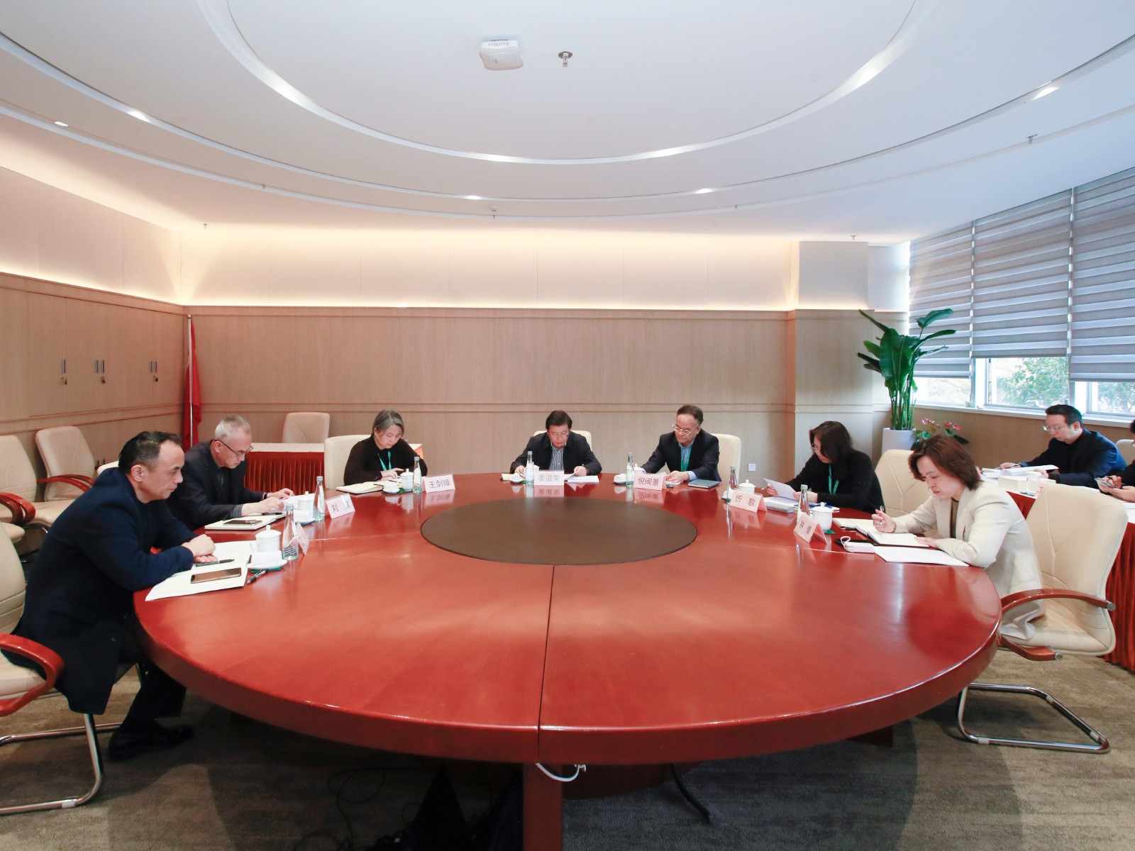 上海科技馆党委中心组开展树立和践行正确政绩观学习教育专题研讨