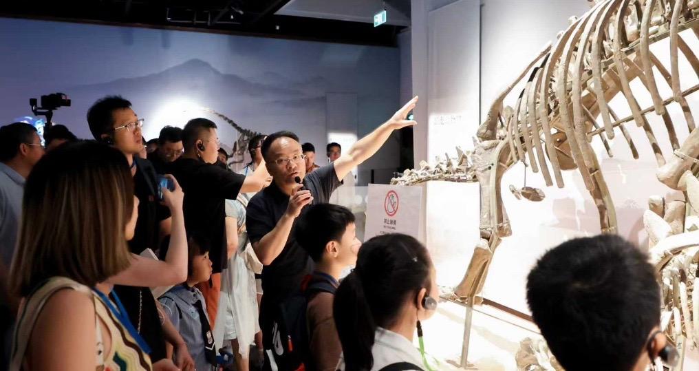 新闻晨报：破基尼斯纪录！中国恐龙大展闭幕，没看也不用遗憾，1元可解锁线上全景观展，未来还有望走出国门