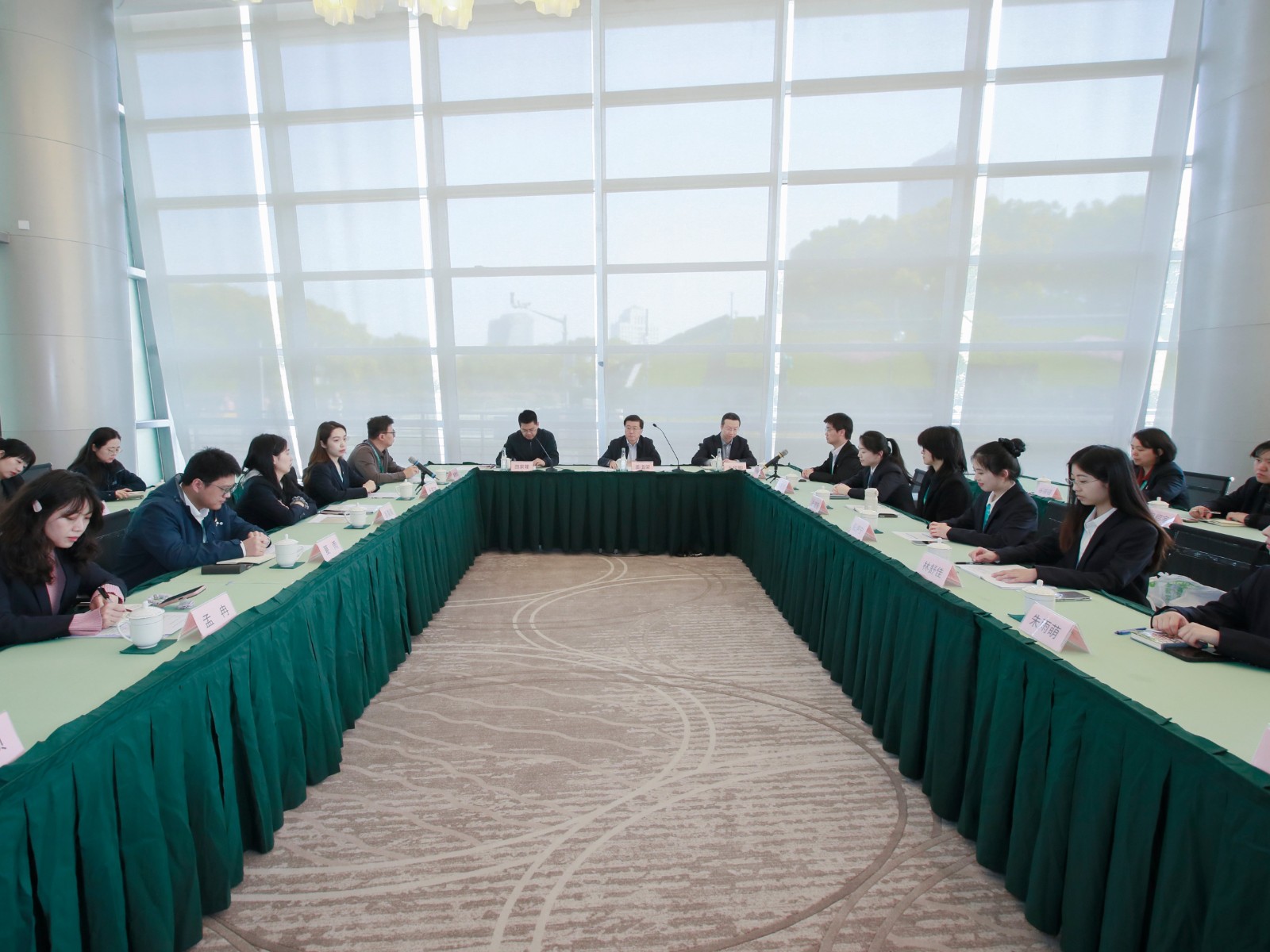 上海科技馆召开纪念五四运动107周年主题团日暨“青年与场馆高质量发展”座谈会